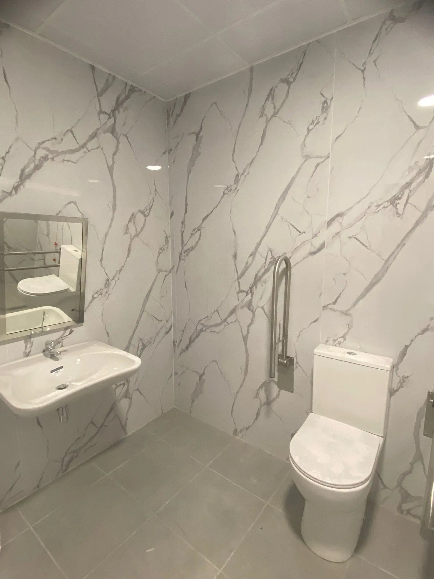 Veinscape feature wall in a contemporary Tenerife home office, showcasing its dramatic veining.
