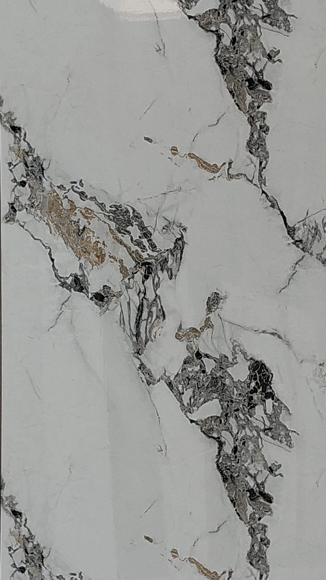 Luxury Imperial Statuario wall panel with bronze veining in a modern Tenerife living room.